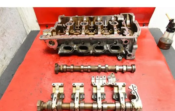 Peugeot 207 CC Engine head V753354980N