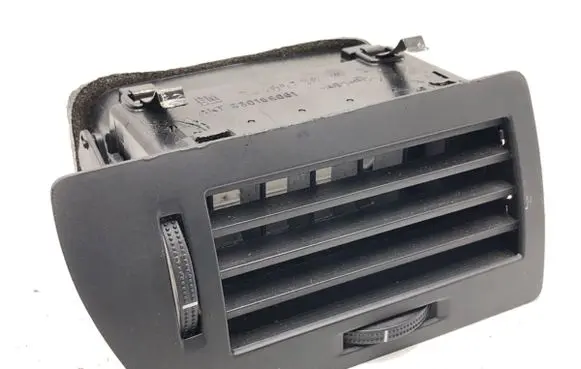 Rear air vent grill