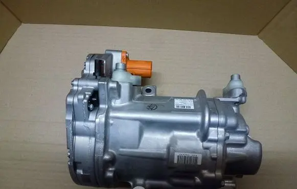 Mercedes-Benz Sprinter W906 Air conditioning (A/C) compressor (pump) 042400-3320-T