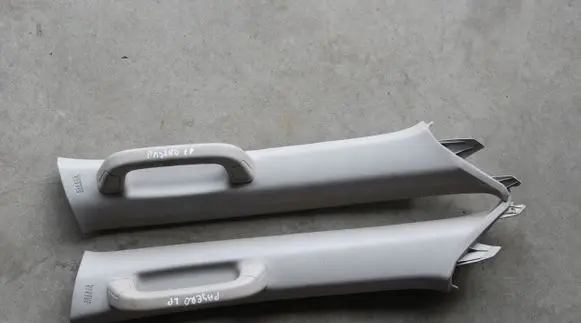 Mitsubishi Pajero (B) pillar trim (top) 170KM