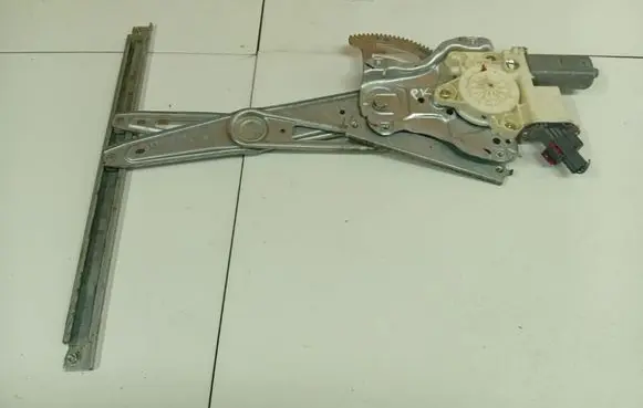 Toyota Avensis T250 Sliding door window regulator with motor