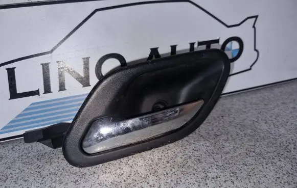 BMW 5 E39 Front door interior handle 8226049