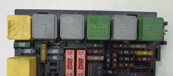 Mercedes-Benz R W251 Fuse module