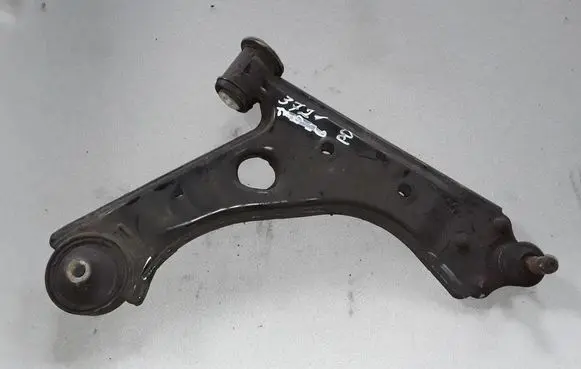Opel Corsa E Front lower control arm/wishbone 13426553