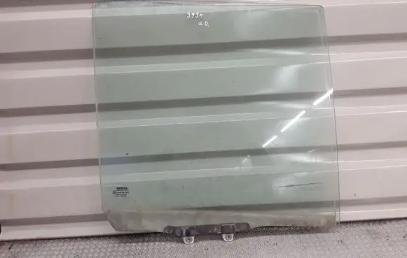 Honda CR-V Rear door window glass