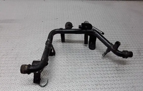 Volkswagen PASSAT B5.5 Engine coolant pipe/hose