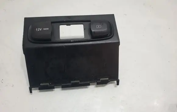 Hyundai Santa Fe USB socket connector 84631S1250