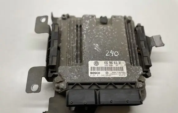 Volkswagen Touran I Engine control unit/module 0281011946 03G906016DK