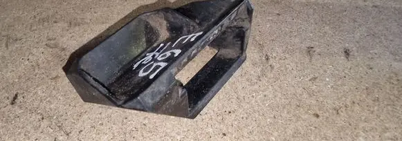 BMW 7 E65 E66 Radiator mount bracket 7508017