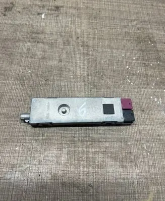 Mercedes-Benz C W204 Antenna control unit A2048200189 28073738 ZGS003