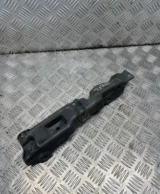 Fender mounting bracket