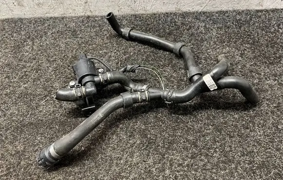 Engine coolant pipe/hose
