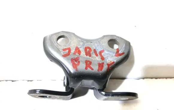 Toyota Yaris Front door lower hinge 