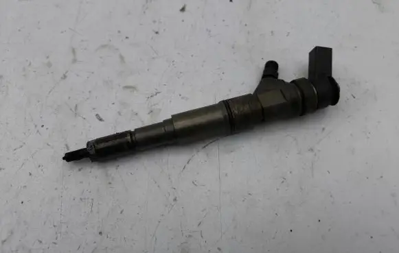 BMW 5 E60 E61 Fuel injector 7794652 0445110212