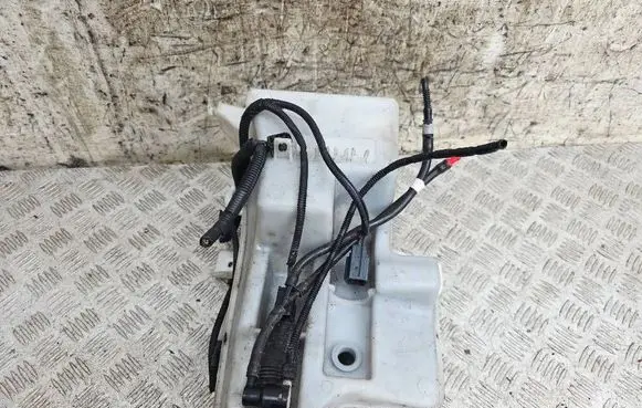 Volvo V40 Windshield washer fluid reservoir/tank 31391615