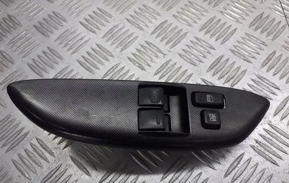 Toyota Yaris Front door window switch trim 