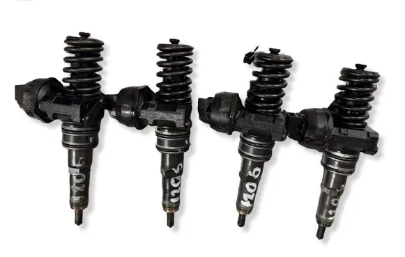 Volkswagen PASSAT B6 Fuel injectors set 038130073AG