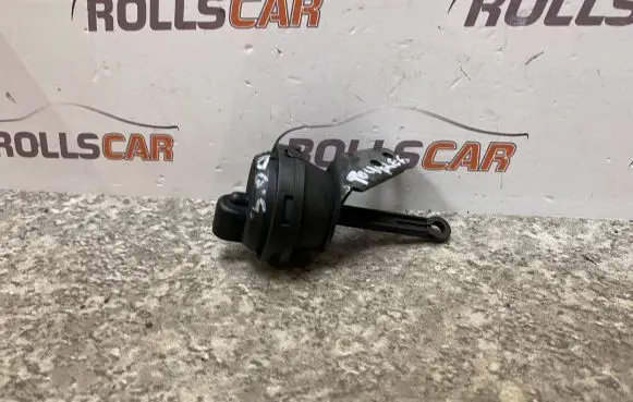 Volkswagen Touareg I Valve vacuum 100506XT