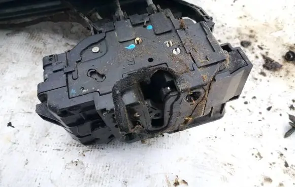 Hyundai Santa Fe Front door lock 813202b080 81320-2b080