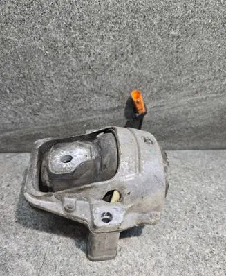 Engine mount bracket