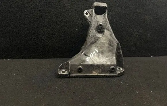 Volkswagen PASSAT B5.5 Engine mounting bracket 8d0199308ab