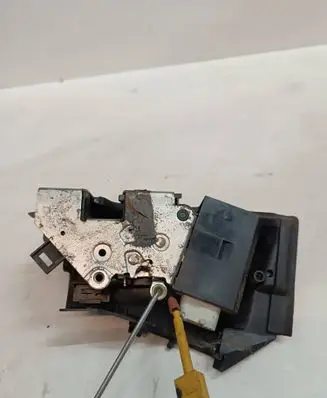 BMW 5 E39 Front door lock 82350959