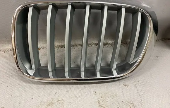 BMW X3 F25 Front bumper upper radiator grill 7338571