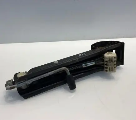 Mercedes-Benz CLS C219 Lift Jack A2115830215 2115830215
