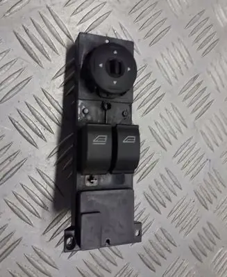 Ford Focus Front door window switch trim 7M5T14529BA