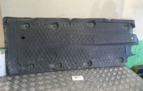 Skoda Yeti (5L) Center/middle under tray cover 1K0825201AD 1K0825211
