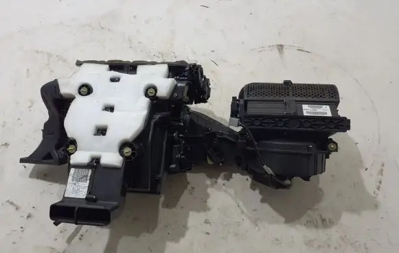 Dodge Durango Interior heater climate box assembly 68245823AF