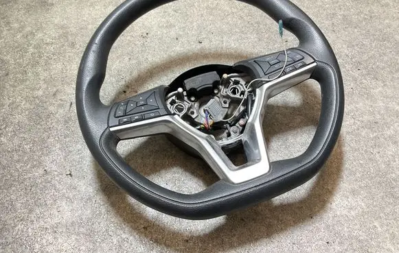 Nissan Leaf II (ZE1) Steering wheel 