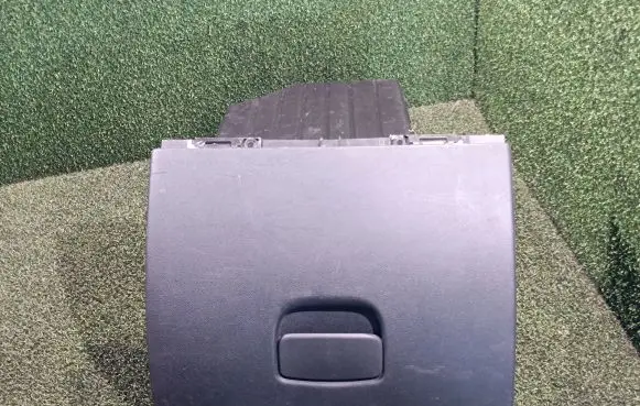 Renault Master III Glove box set 685000045R