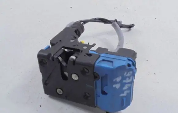Volvo V70 Front door lock