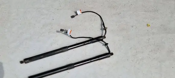 Volvo XC60 Tailgate strut 31425980