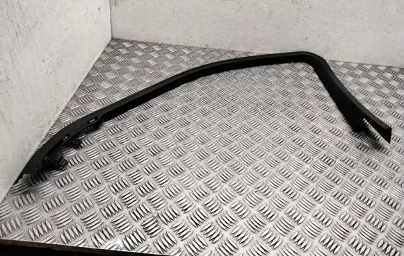 Mercedes-Benz ML W166 Front door glass trim molding A1667270278