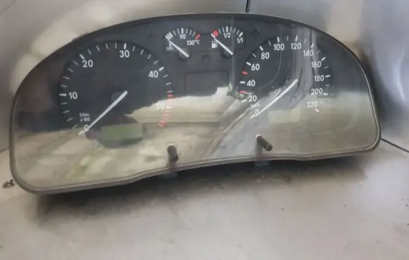 Volkswagen PASSAT B5 Speedometer (instrument cluster)