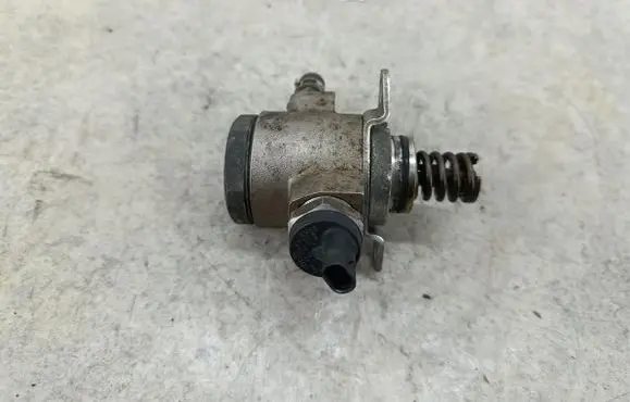 Volkswagen Golf Plus Fuel injection high pressure pump 03C127026C