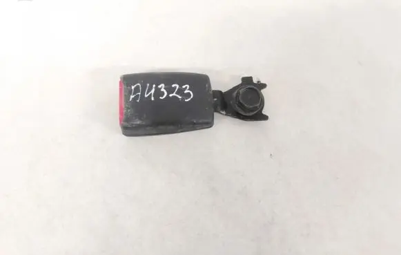 Mitsubishi Grandis Rear seatbelt buckle g3656 050704g5x