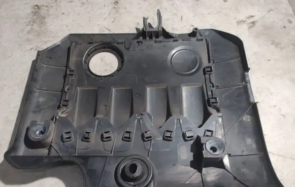 Volkswagen Touran I Engine cover (trim) 03G103925AA