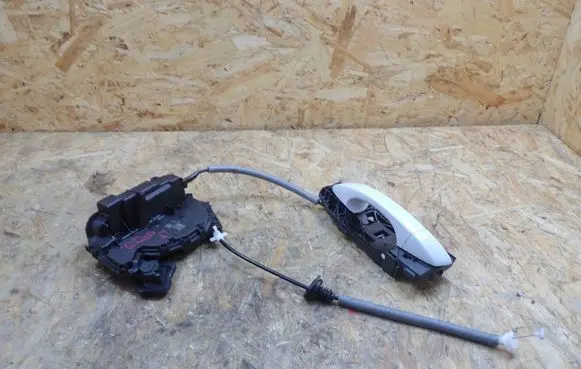 Skoda Octavia Mk3 (5E) Rear door lock 5TA839015E A046465 9005