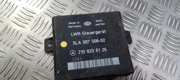 Mercedes-Benz E W210 Light module LCM 2108206126 5la007508-02