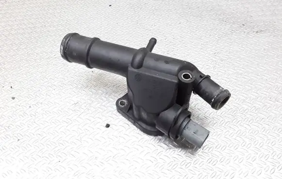 Volkswagen PASSAT B6 Engine coolant pipe/hose 03L121132DE