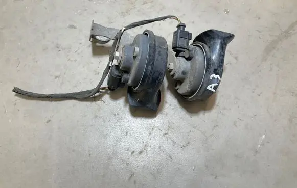Audi A3 S3 A3 Sportback 8P Horn signal