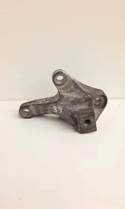 Volvo V50 Engine mounting bracket