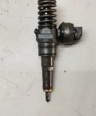 Skoda Fabia Mk1 (6Y) Fuel injector 038130073AJ