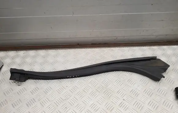 Audi S5 Rubber seal front coupe door 8F0831722