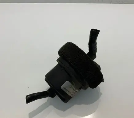 Mercedes-Benz C W204 Vacuum valve A2044700916 L25940AA 2044700916