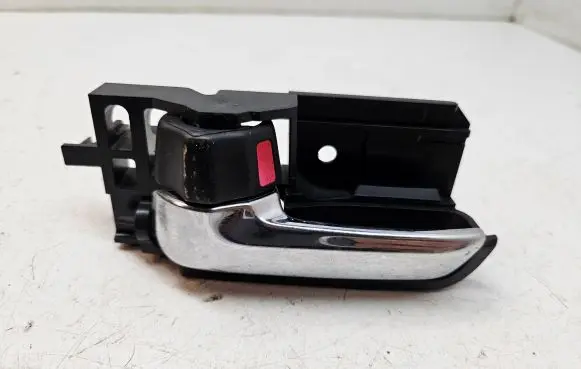 Suzuki SX4 Front door interior handle