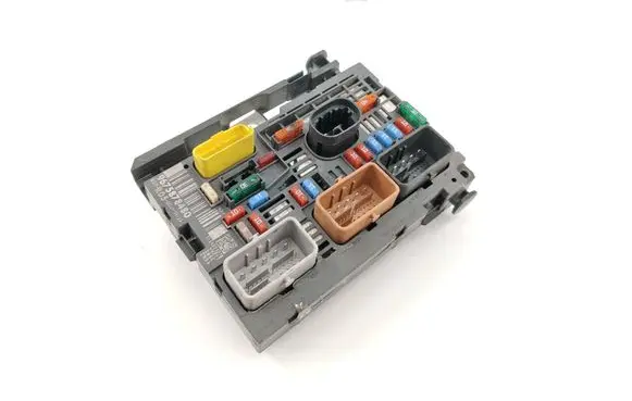 Peugeot 308 Fuse module 9675878480